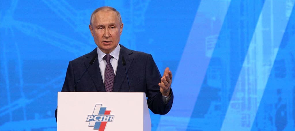 Фото новости: "Путин призвал аккуратно снижать ключевую ставку"