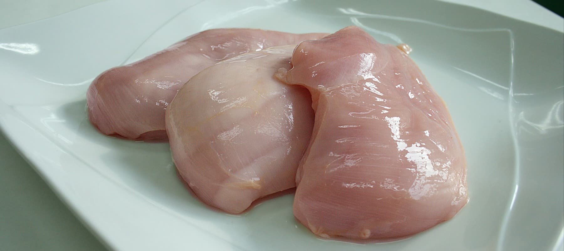 Фото новости: "Правительство поддержало идею беспошлинного ввоза 160 000 т курятины"