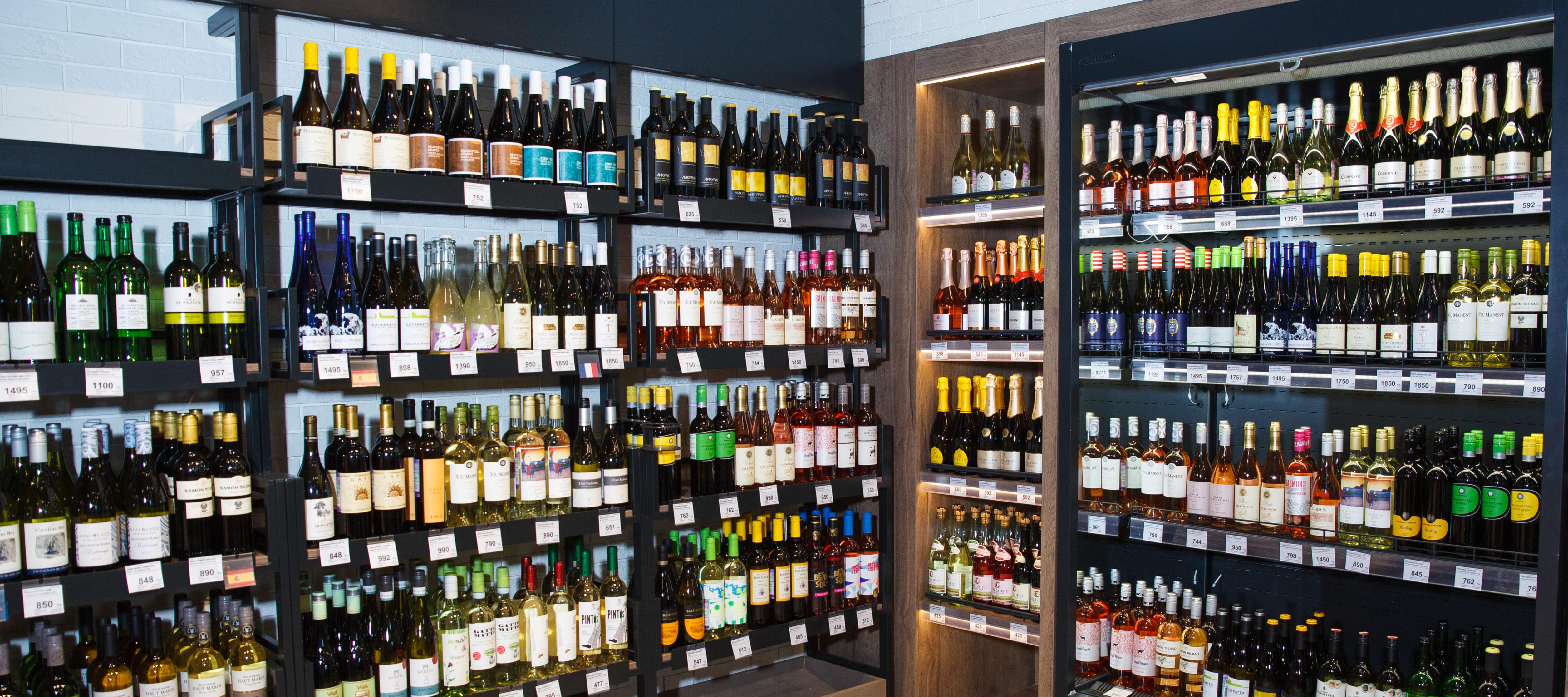 Фото новости: "«Вкусвилл» расширил сеть магазинов с вином до 21 точки"