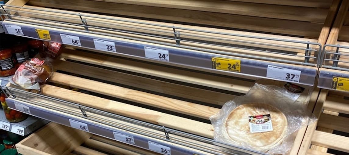 Фото новости: "В Поволжье возникли перебои с поставками продуктов из-за снегопадов"
