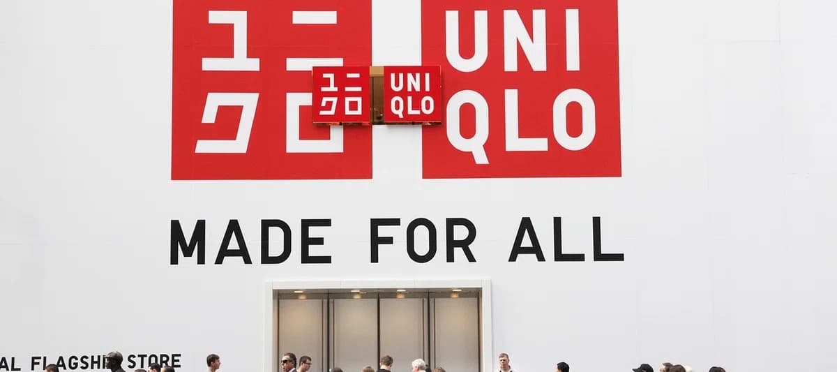 Фото новости: "Японский бренд одежды Uniqlo приостановит деятельность в России"