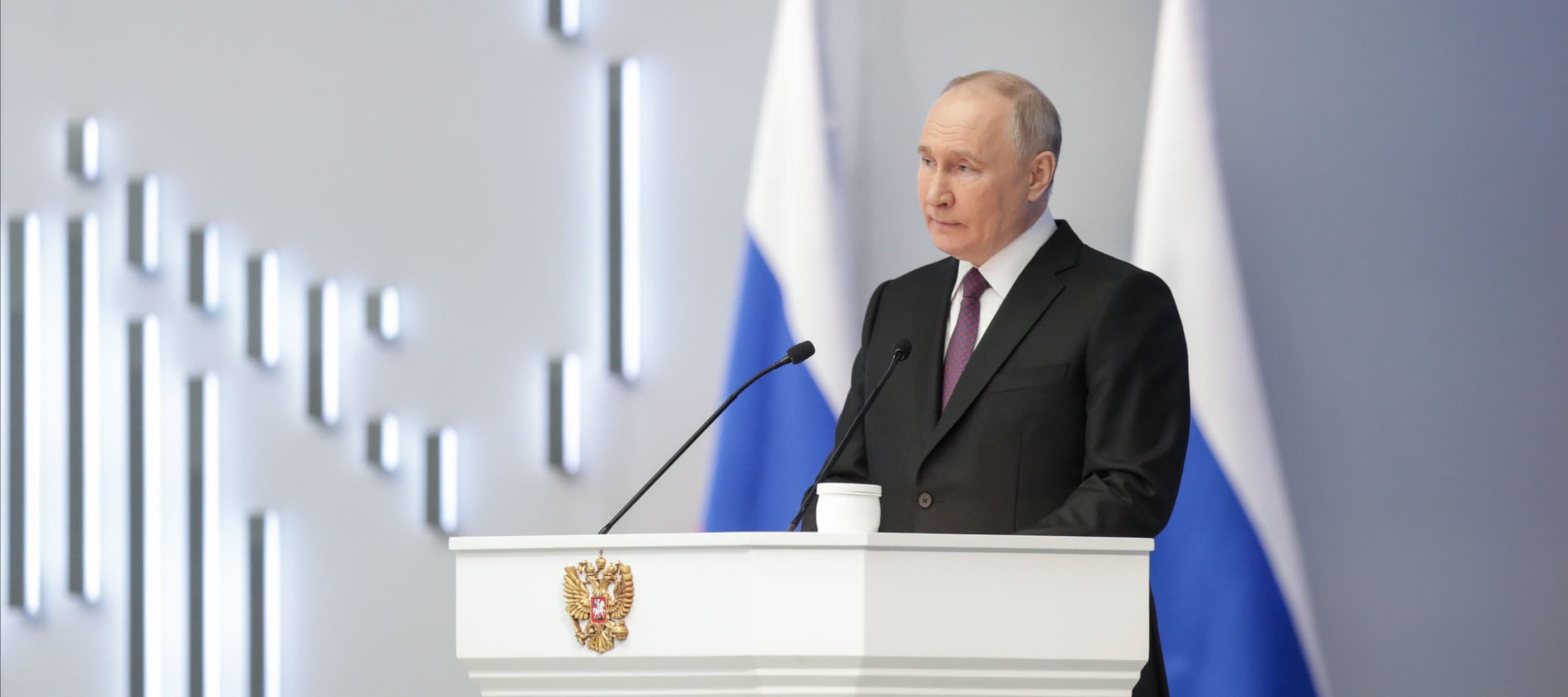 Фото новости: "Путин предложил заменить мораторий на проверки бизнеса"