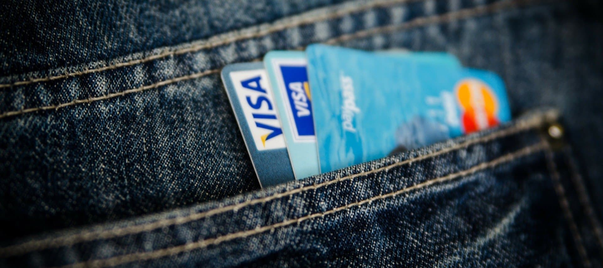 Фото новости: "Операторы запустили туры для оформления карт Visa и Mastercard"