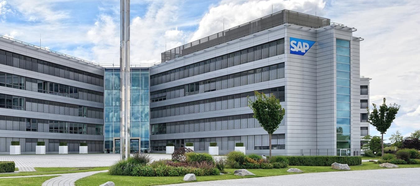 Фото новости: "SAP прекращает работу в России"