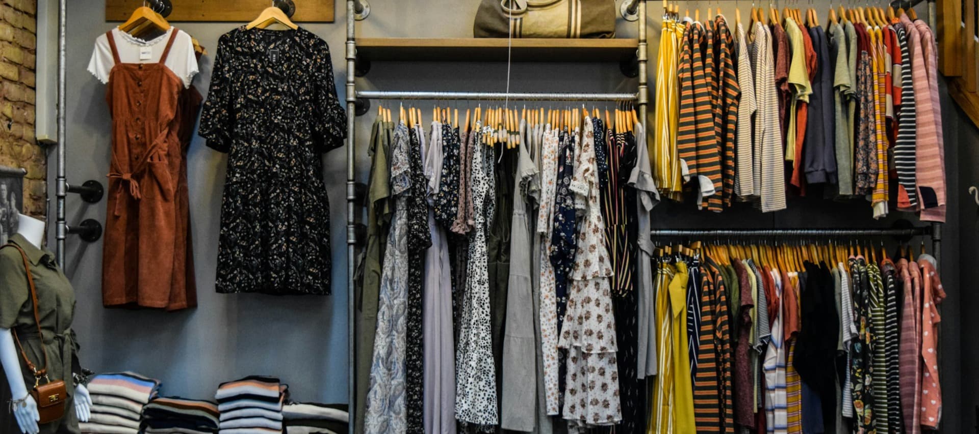 Фото новости: "Власти могут перенести запрет на торговлю одеждой без маркировки с 1 июля на 15 сентября"