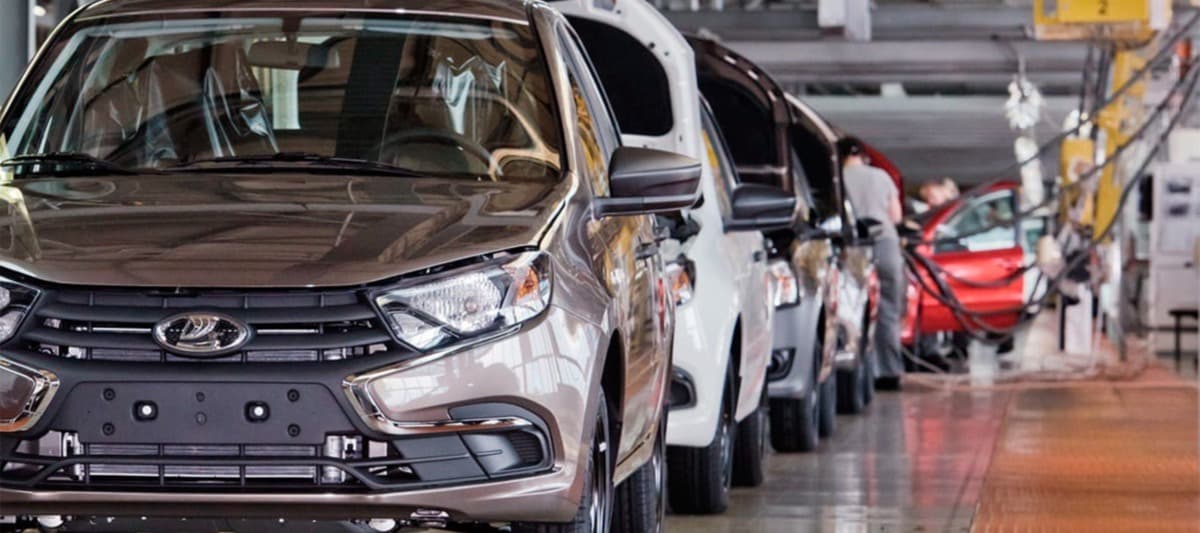 Фото новости: "Renault может продать долю в «АвтоВАЗе» «за рубль» в пользу ФГУПа"
