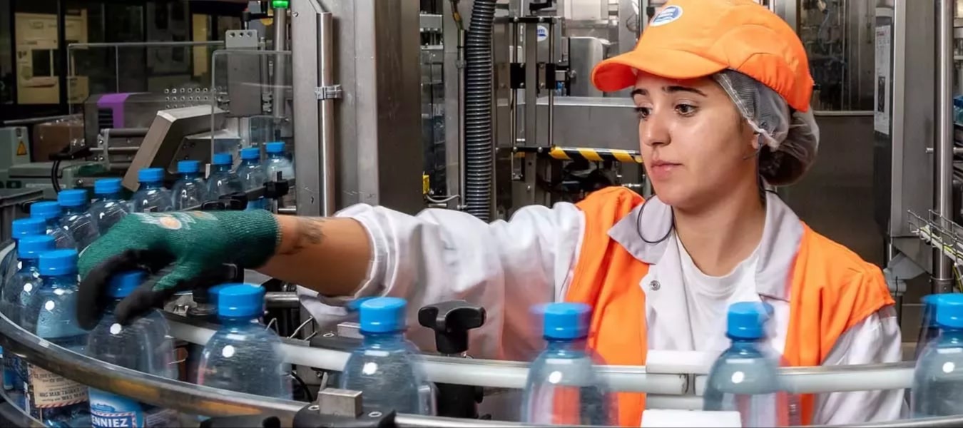 Фото новости: "Nestle обвинили в продаже обычной воды под видом минеральной"