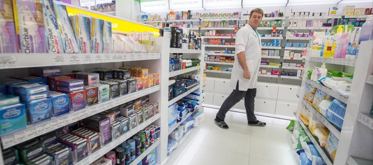 Фото новости: "Аптекам могут разрешить продажи напитков, еды и одежды"