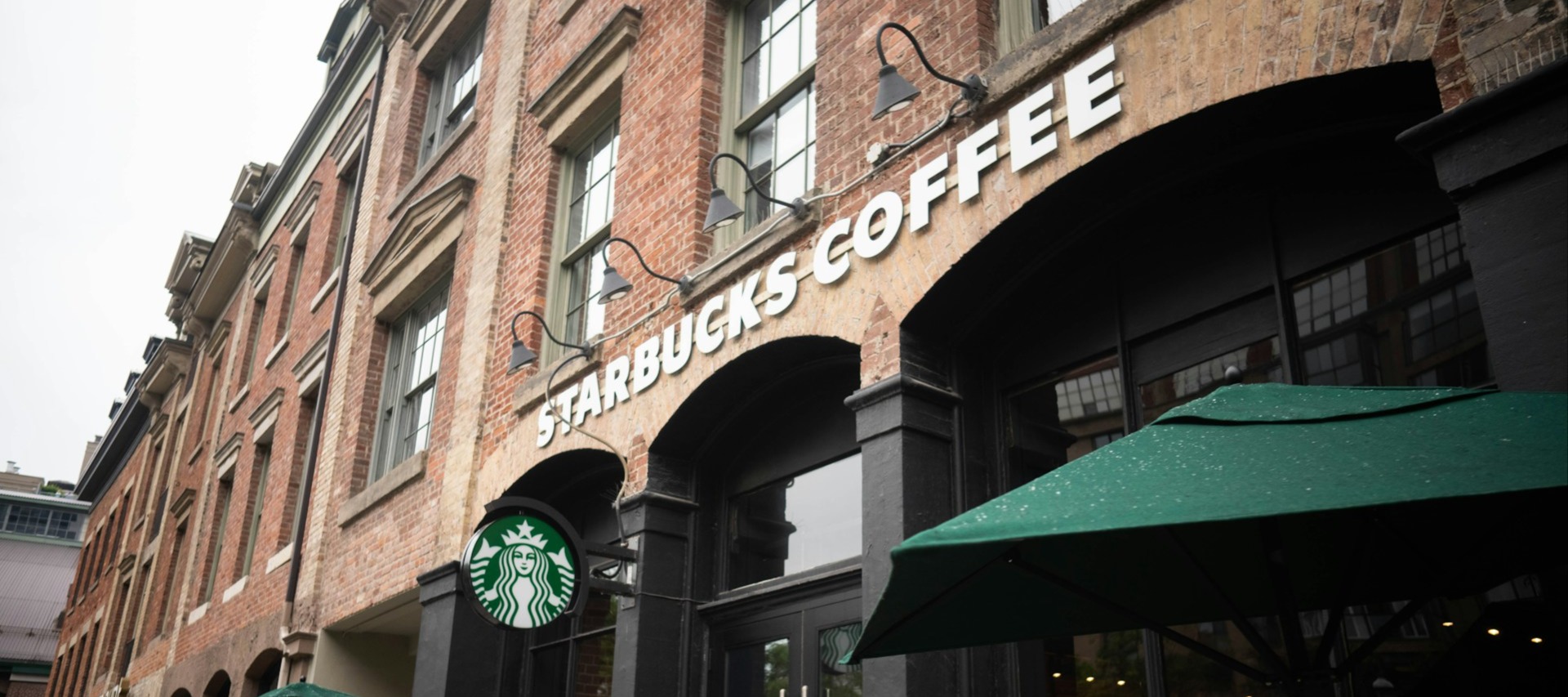 Фото новости: "Новый гендиректор Starbucks сократит меню и откажется от скидок"