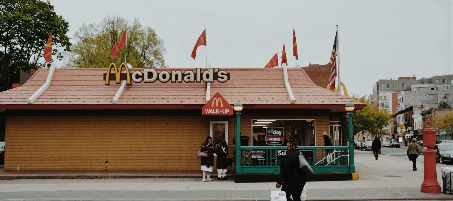 Фото новости: "Продажи McDonald's упали после вспышки кишечной палочки"