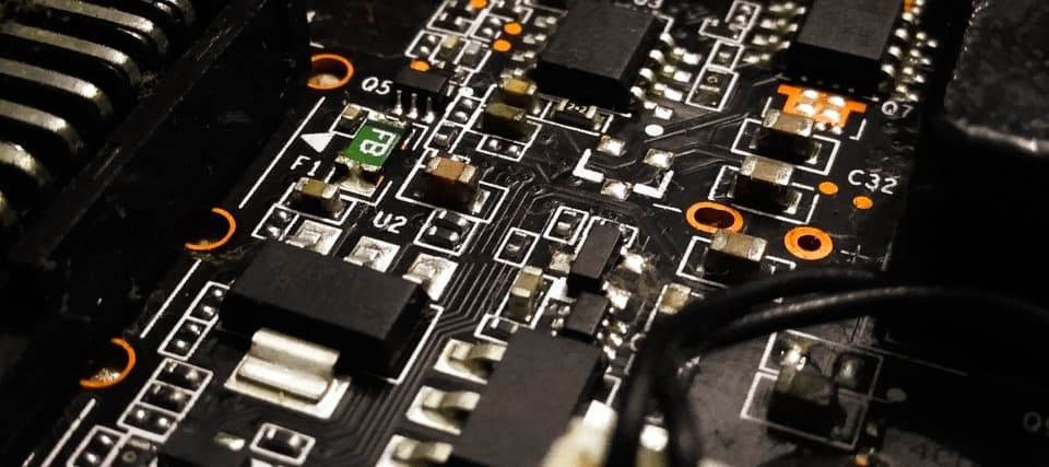 Фото новости: "Nvidia отказала российским компаниям в лицензиях на софт"