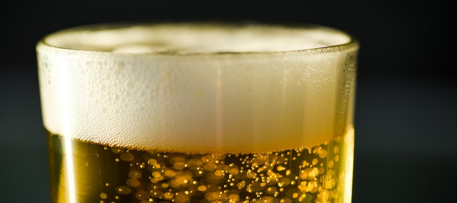 Фото новости: "Путин передал пивоваренную компанию АВ Inbev Efes BV во временное управление"