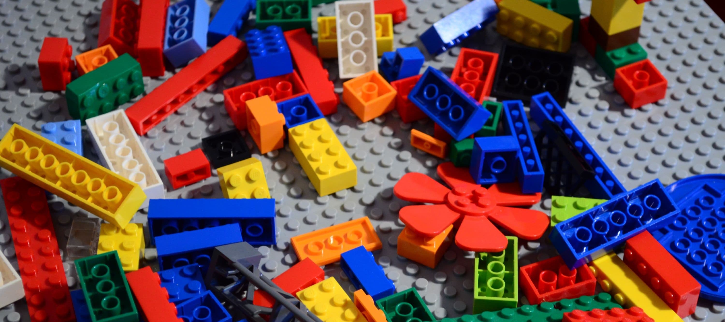 Фото новости: "На Lego приходилось почти 50% продаваемых в России конструкторов в 2024 г."