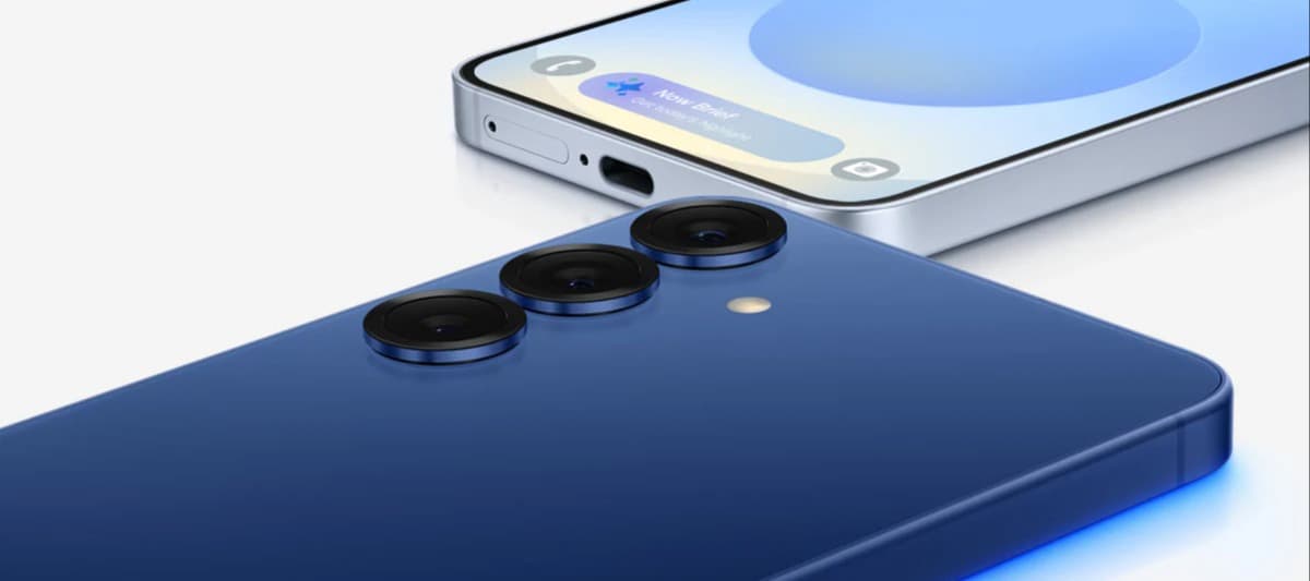 Фото новости: "ФАС проверит ритейлеров на сговор из-за новых Samsung"