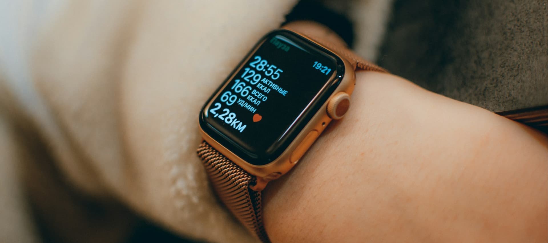 Фото новости: "Bloomberg: Apple выпустит смарт-часы с ИИ-камерой и микрофоном"