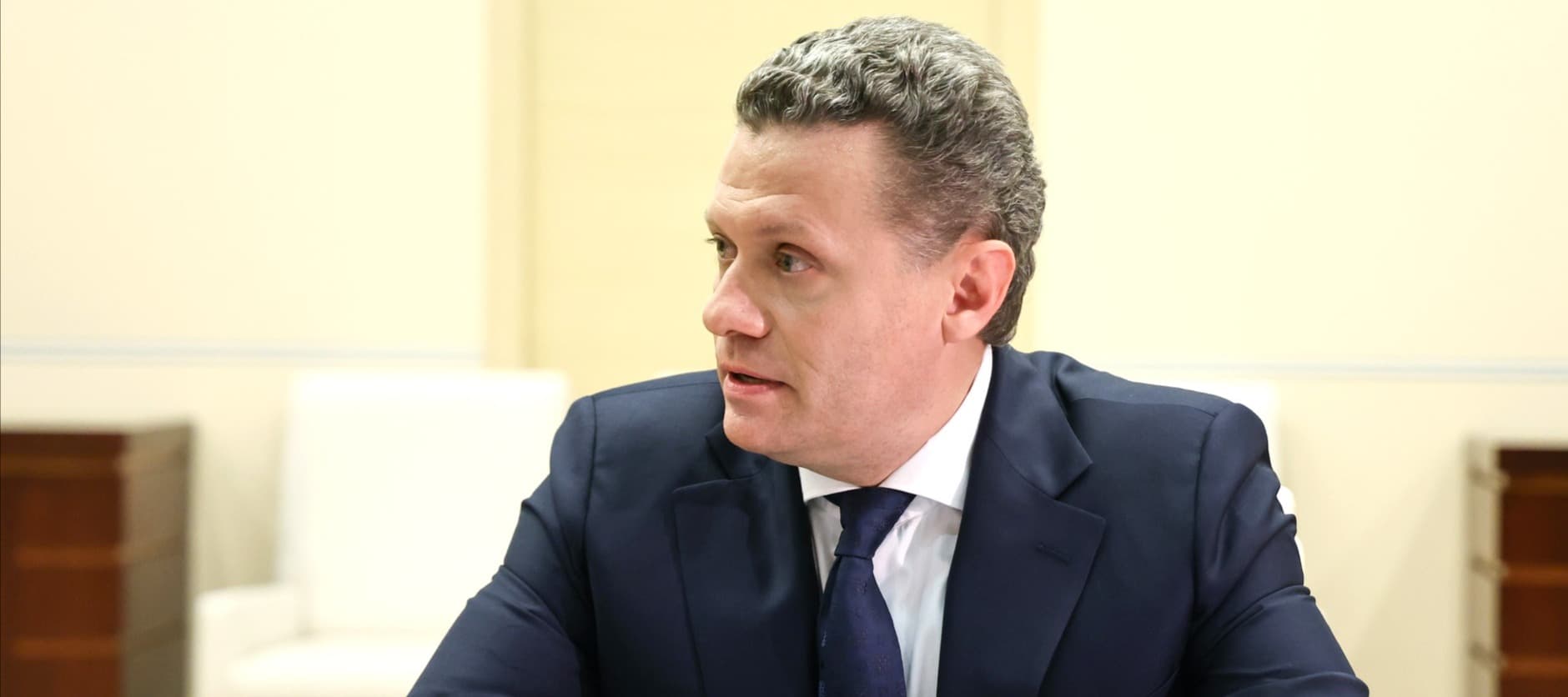 Фото новости: "Губернатор Филимонов предложил запретить продажу вейпов"