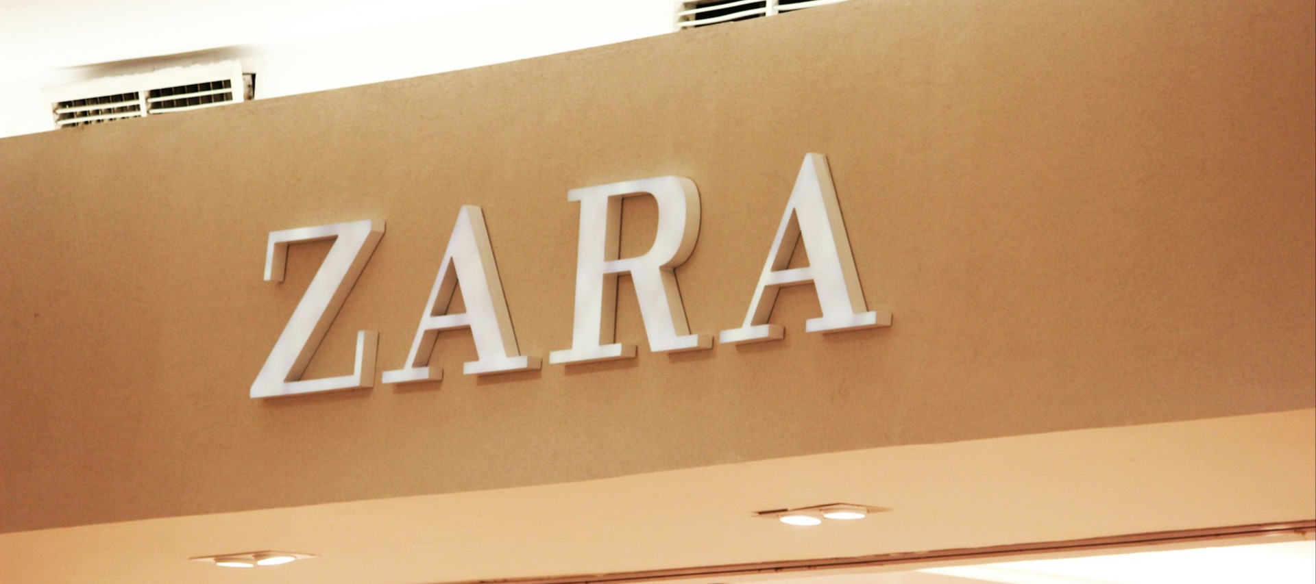 Фото новости: "FT: Zara перед уходом из России подготовилась к быстрому возвращению"