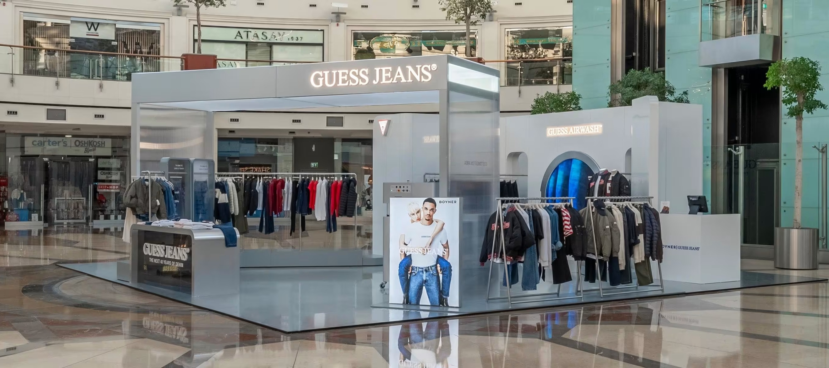 Фото новости: "Guess Jeans открыл первый флагманский магазин в Москве"