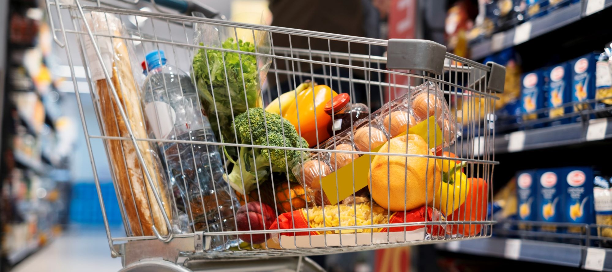 Фото новости: "Спрос на продукты в России начал падать"