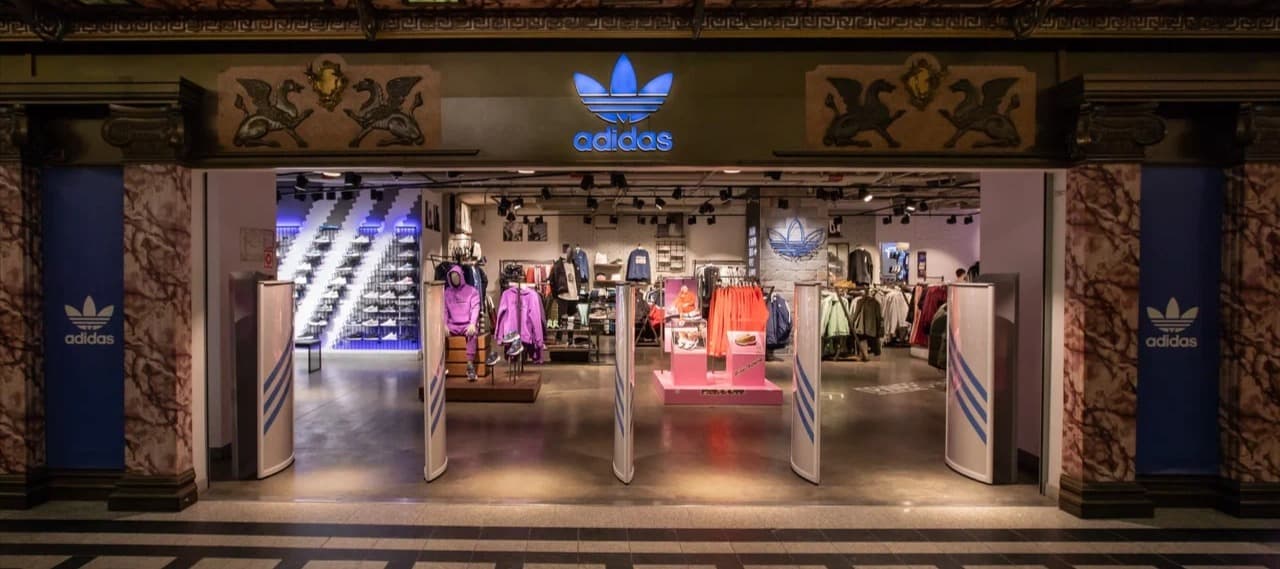 Фото новости: "Новые владельцы российского бизнеса Reebok и Inditex заинтересовались магазинами Adidas"
