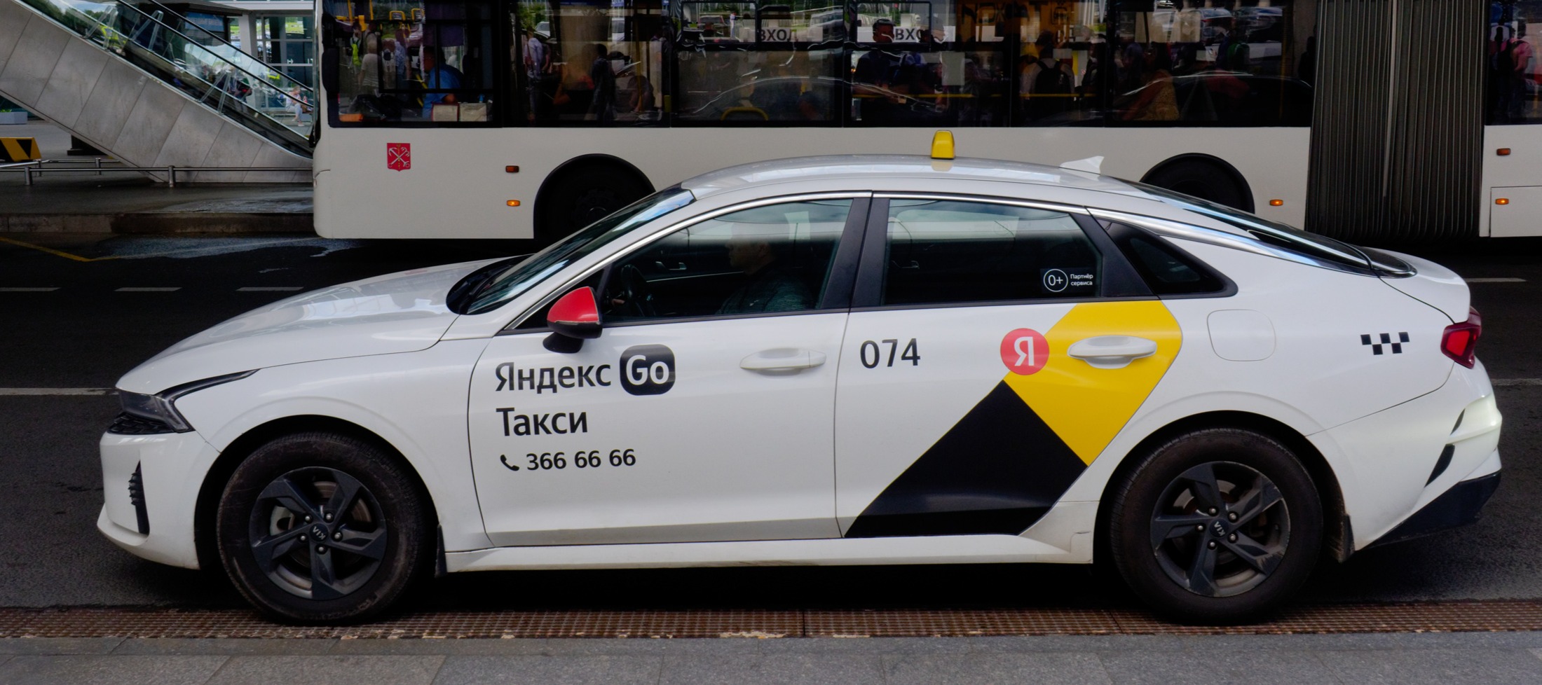 Фото новости: "Таксопарки будут распродавать подержанные зарубежные автомобили"