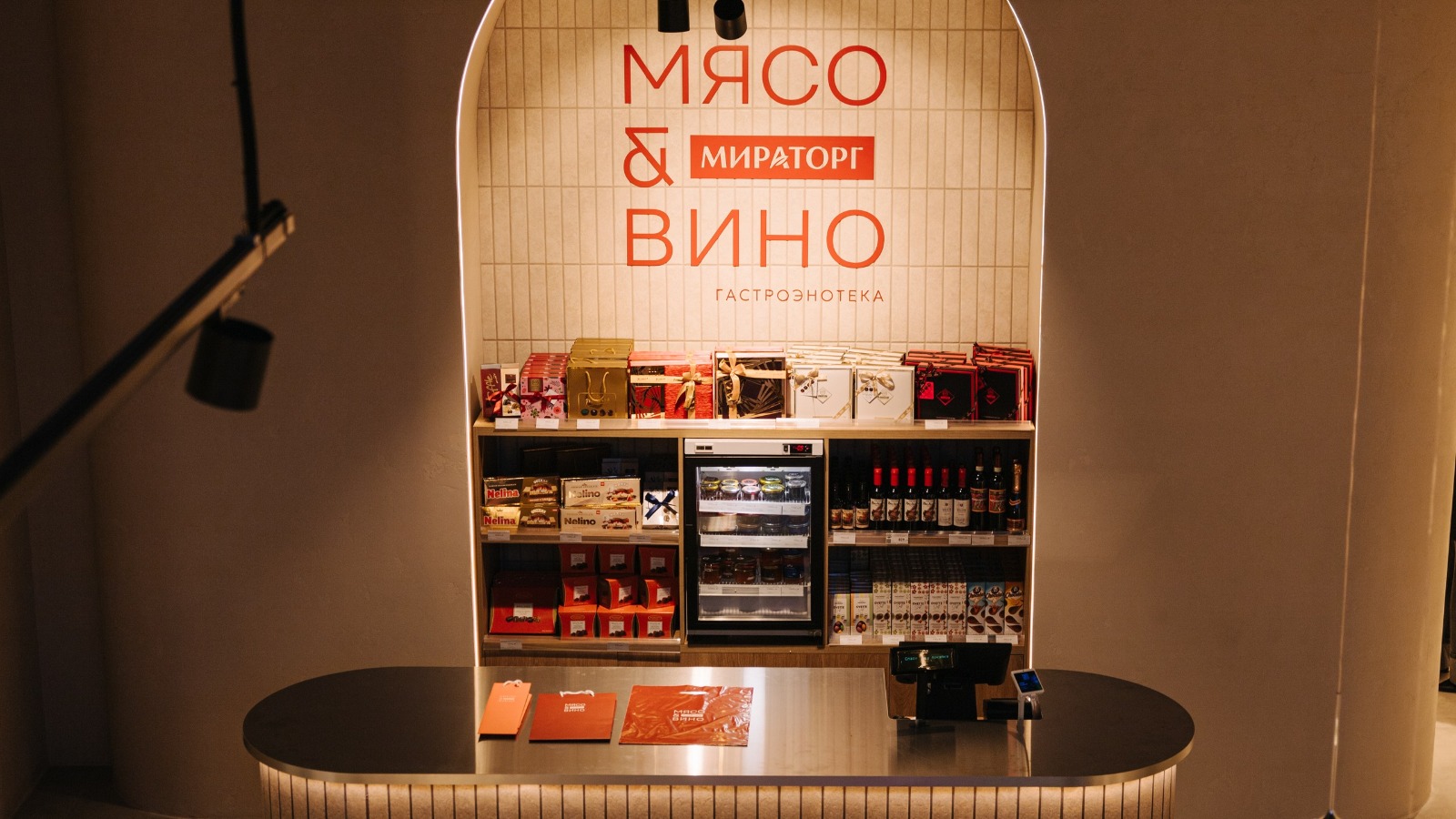 Фото новости: "«Мираторг» открыл первую гастроэнотеку «Мясо и вино» в Москве"