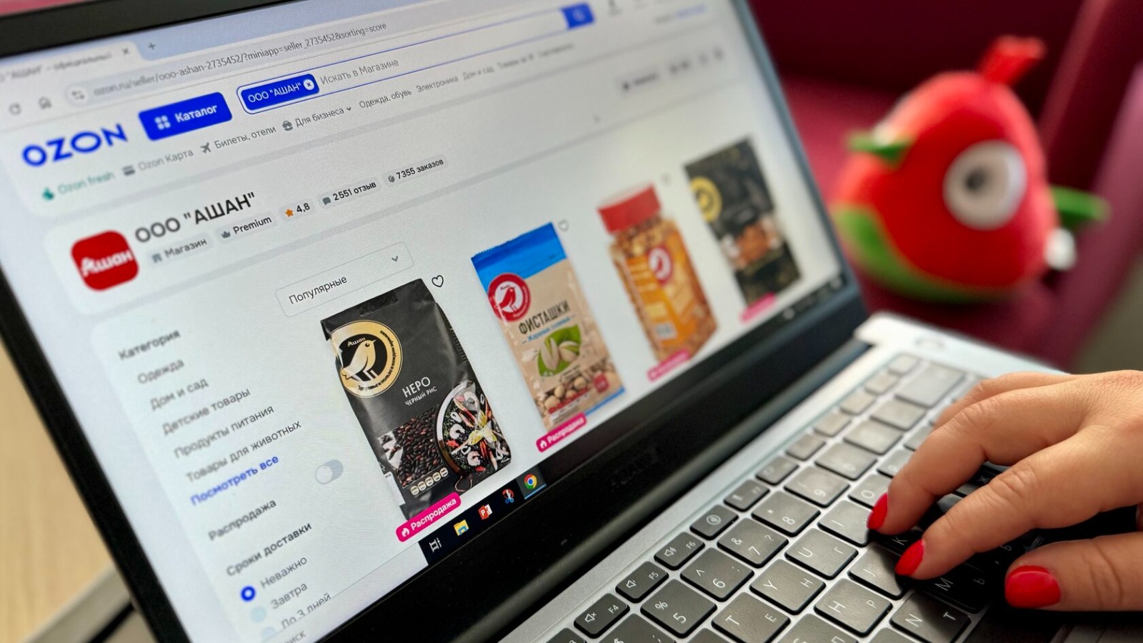 Фото новости: "ФАС попросила Ozon и Wildberries решить конфликт с продавцами до конца октября"