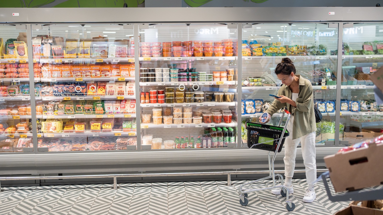 Фото новости: "Ритейлеры и производители продуктов выступили против новой госпошлины за маркировку"