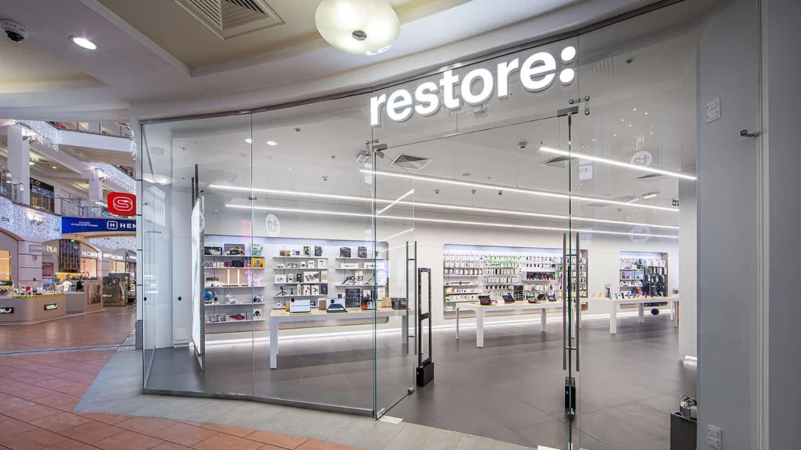 Фото новости: "Ритейлер электроники restore: начал торговать товарами других продавцов на сайте и в рознице"