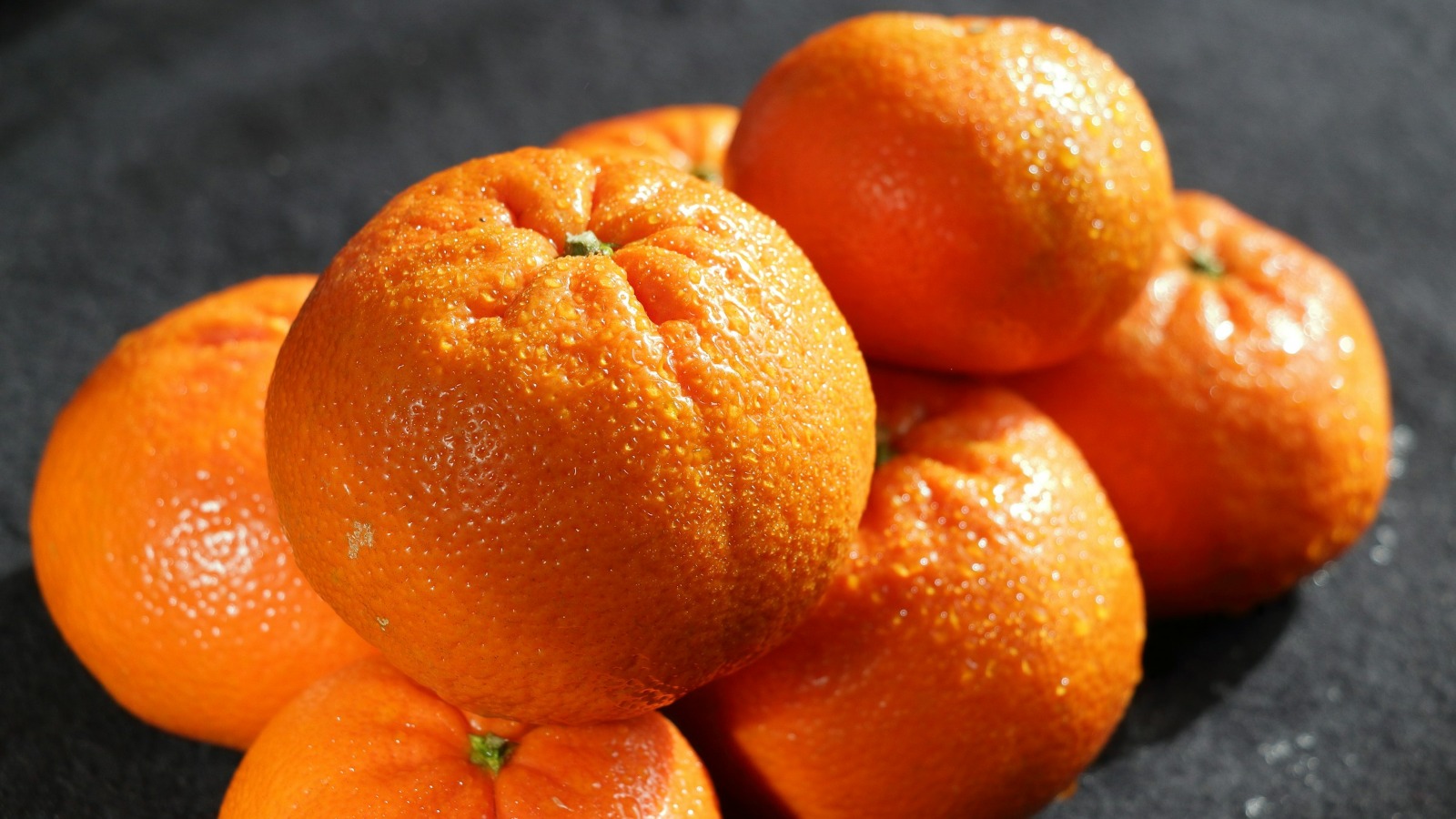 Фото новости: "Апельсины подешевели на 17% за год"