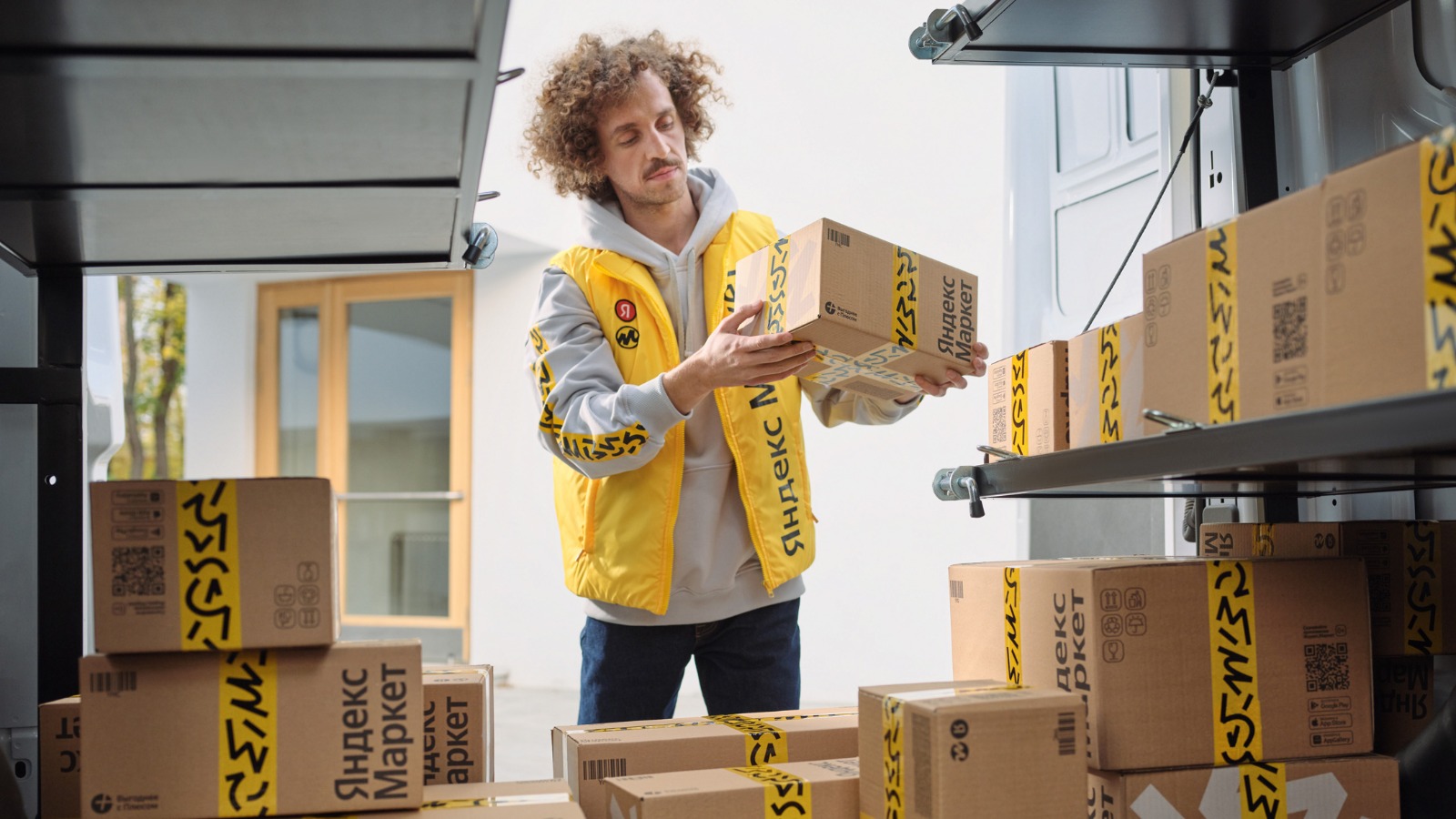 Фото новости: "Выручка «Яндекс маркета», «Лавки», «Еды» и «Деливери» выросла на 46% в июле — сентябре"