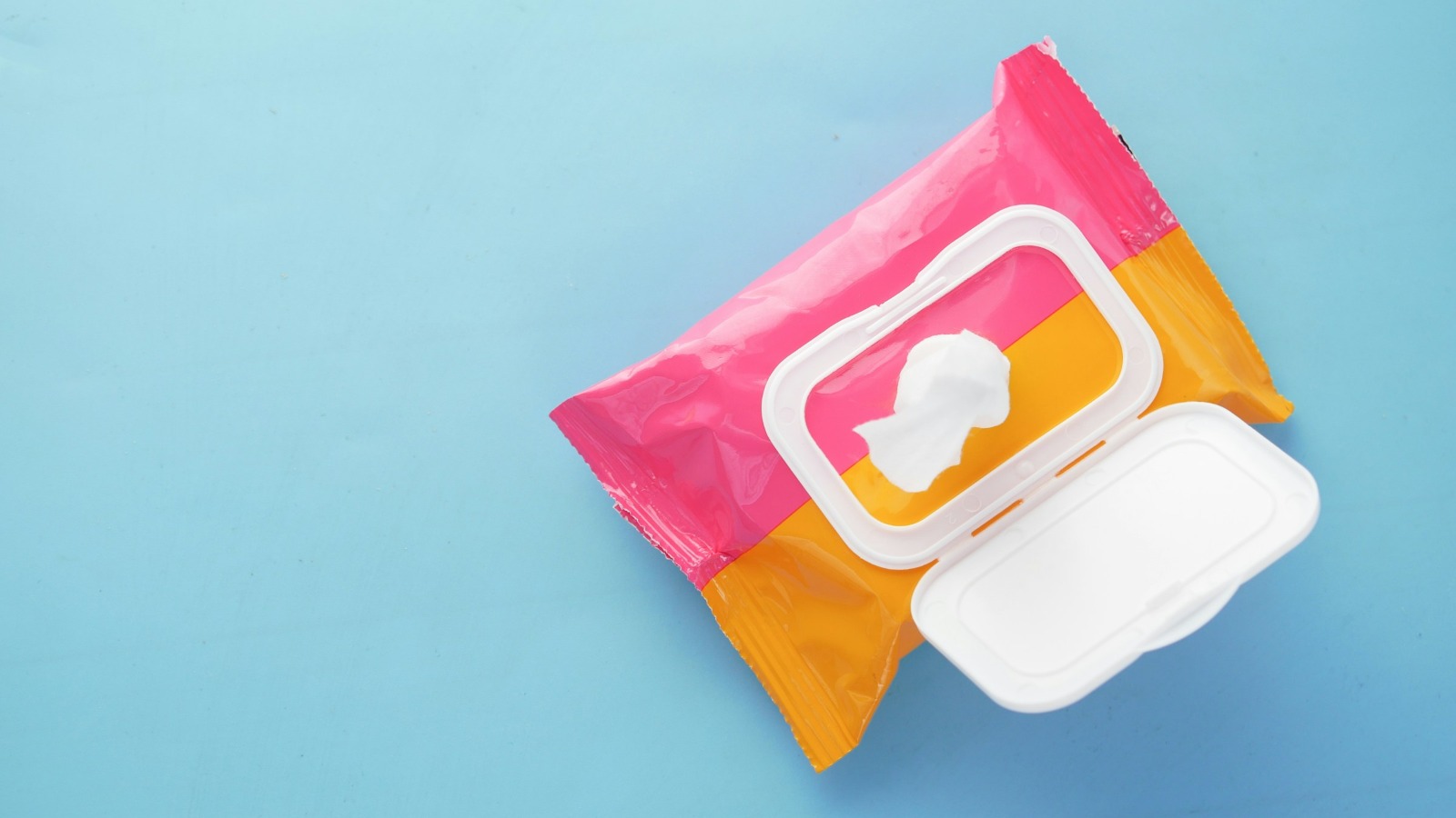 Фото новости: "Власти Подмосковья предложили маркировать влажные салфетки для борьбы с засорами"