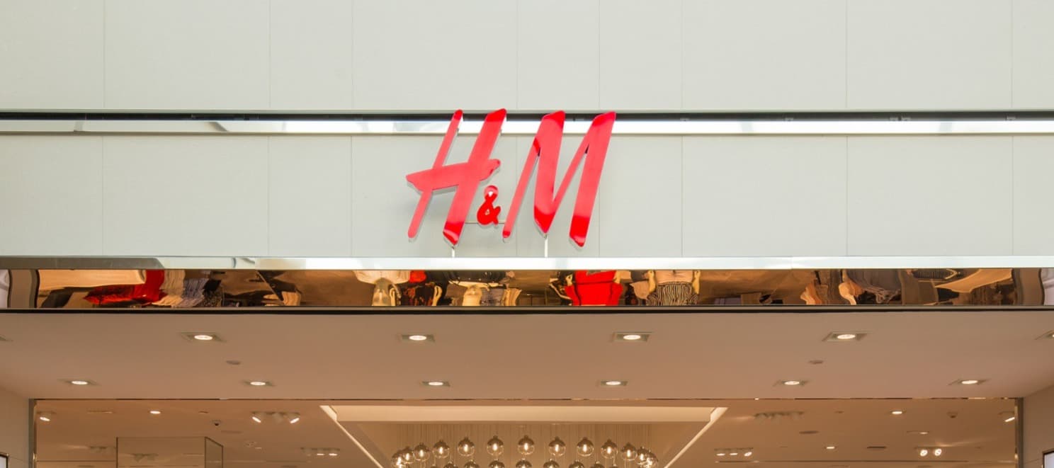 Фото новости: "«Известия»: H&M начал поставки новой коллекции в российские магазины"