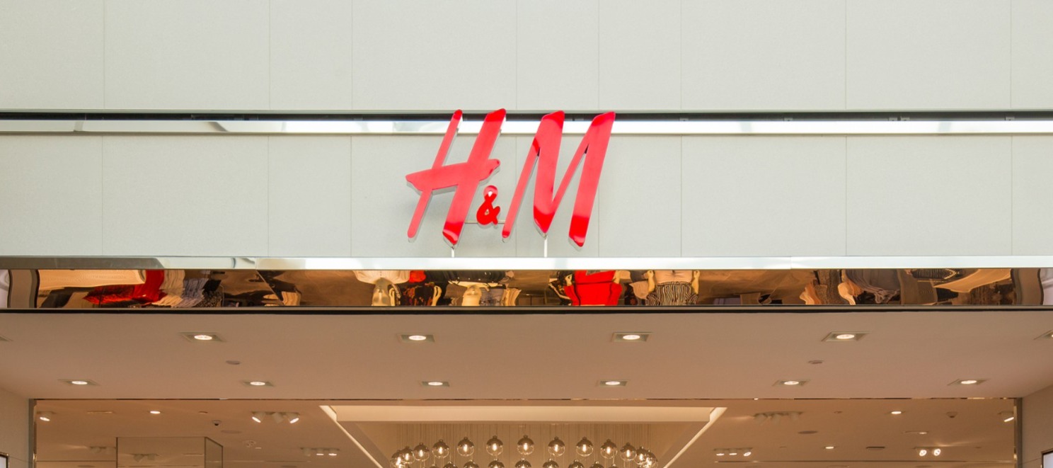 Фото новости: "«Известия»: H&M начал поставки новой коллекции в российские магазины"