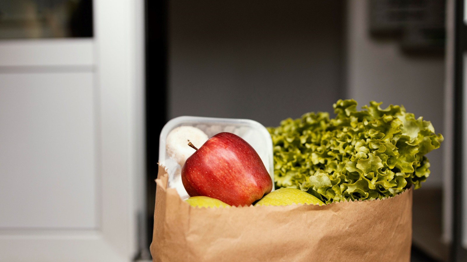 Фото новости: "Ozon fresh предложил ослабить требования к маркетплейсам, принадлежащим торговым сетям"