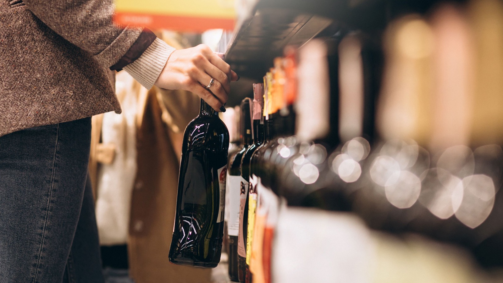 Фото новости: "Крупные сети алкомаркетов замедлили рост"