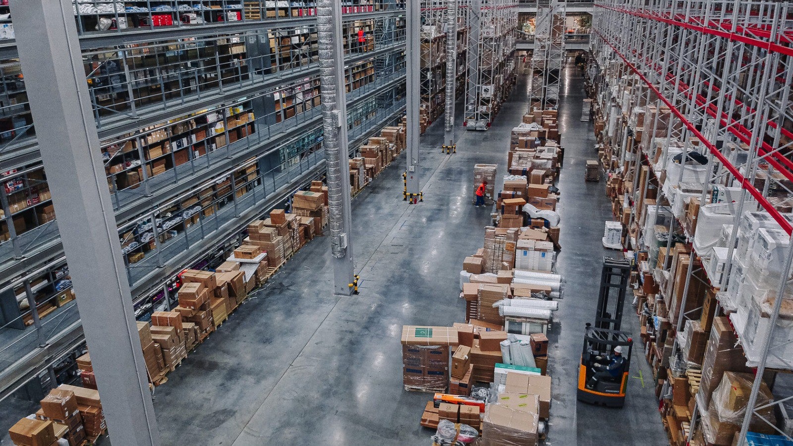 Фото новости: "Wildberries и Ozon отменили новые правила для продавцов после вмешательства ФАС"