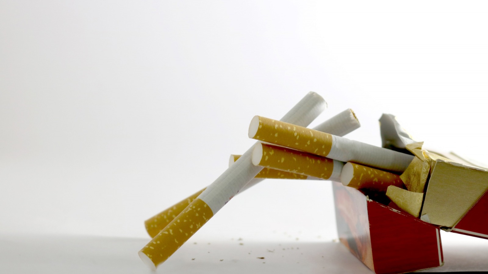 Фото новости: "Калужская табачная фабрика уклонилась от уплаты налогов на более чем 1 млрд руб."