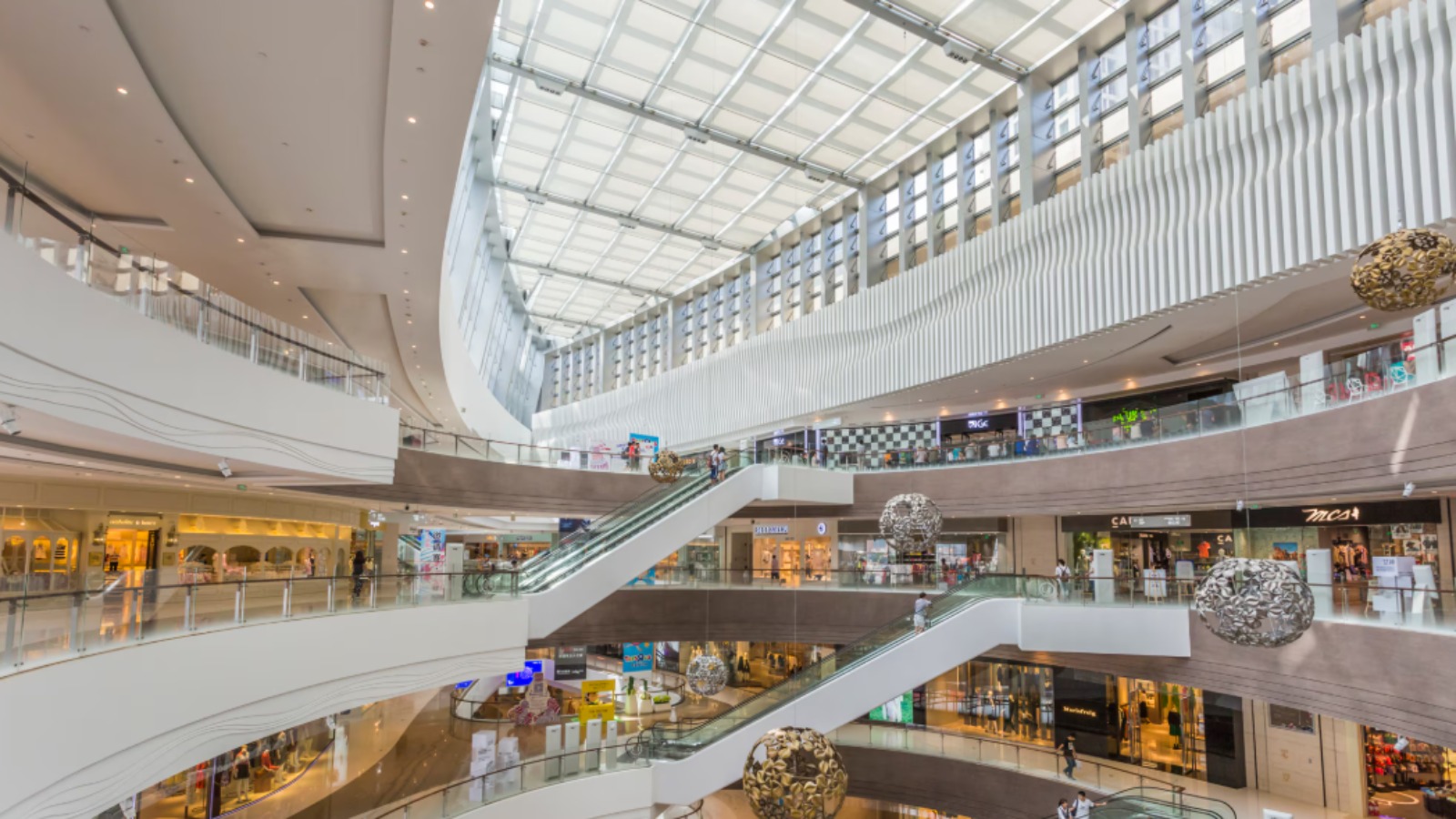 Фото новости: "С начала 2025 г. с российского рынка ушли 12 fashion-брендов"