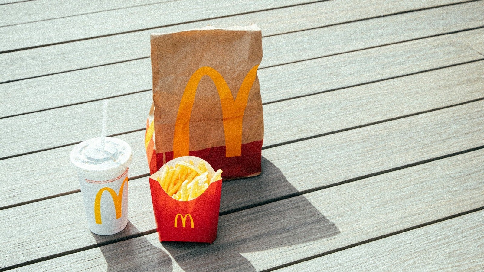 Фото новости: "«Вкусно — и точка» смогла зарегистрировать товарный знак «Весело и вкусно»"