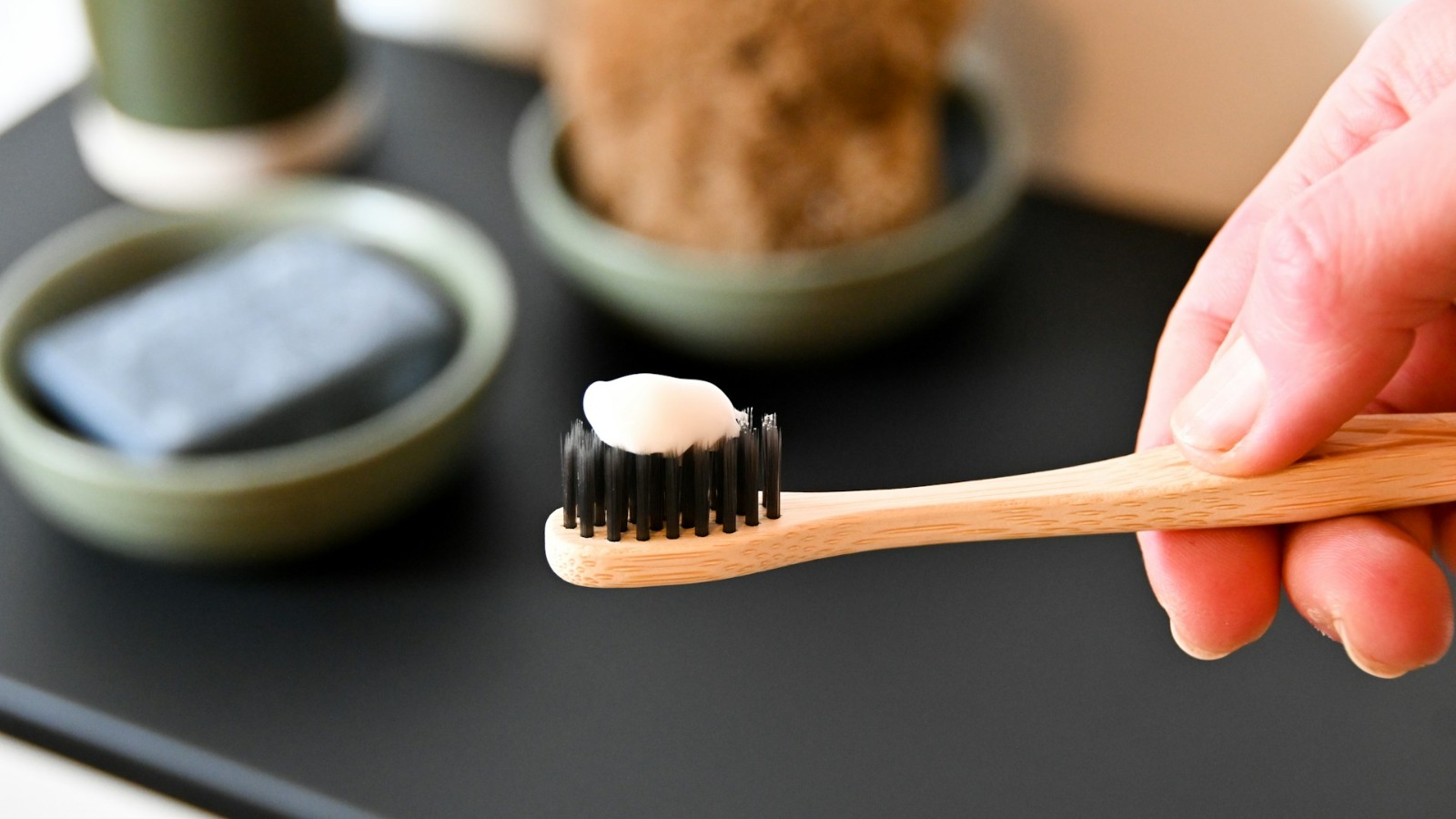 Фото новости: "В России запатентовали зубную пасту с восстановлением эмали"