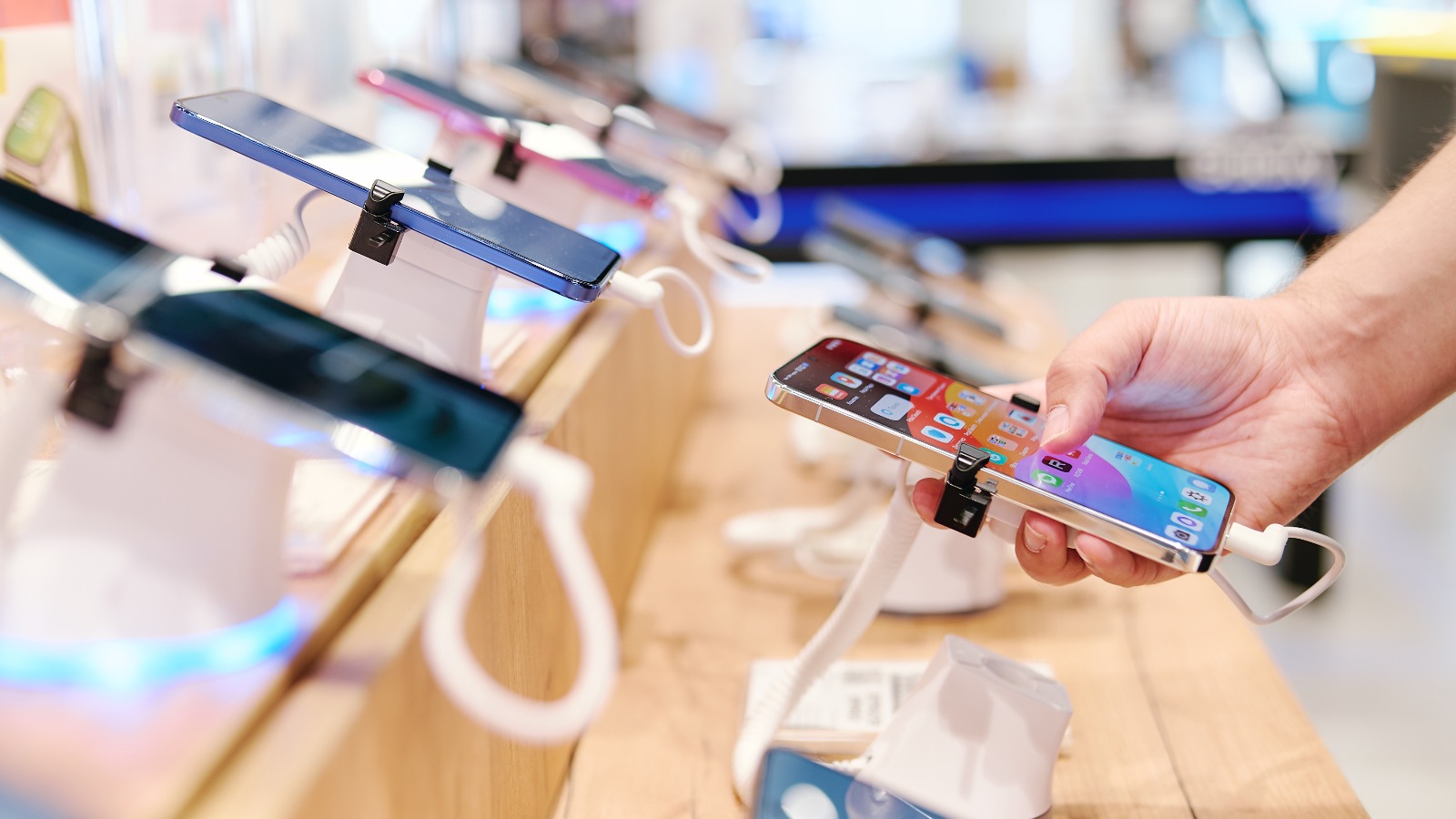 Фото новости: "Технологический сбор на смартфоны и ноутбуки может достичь 750 руб. и 1500 руб."