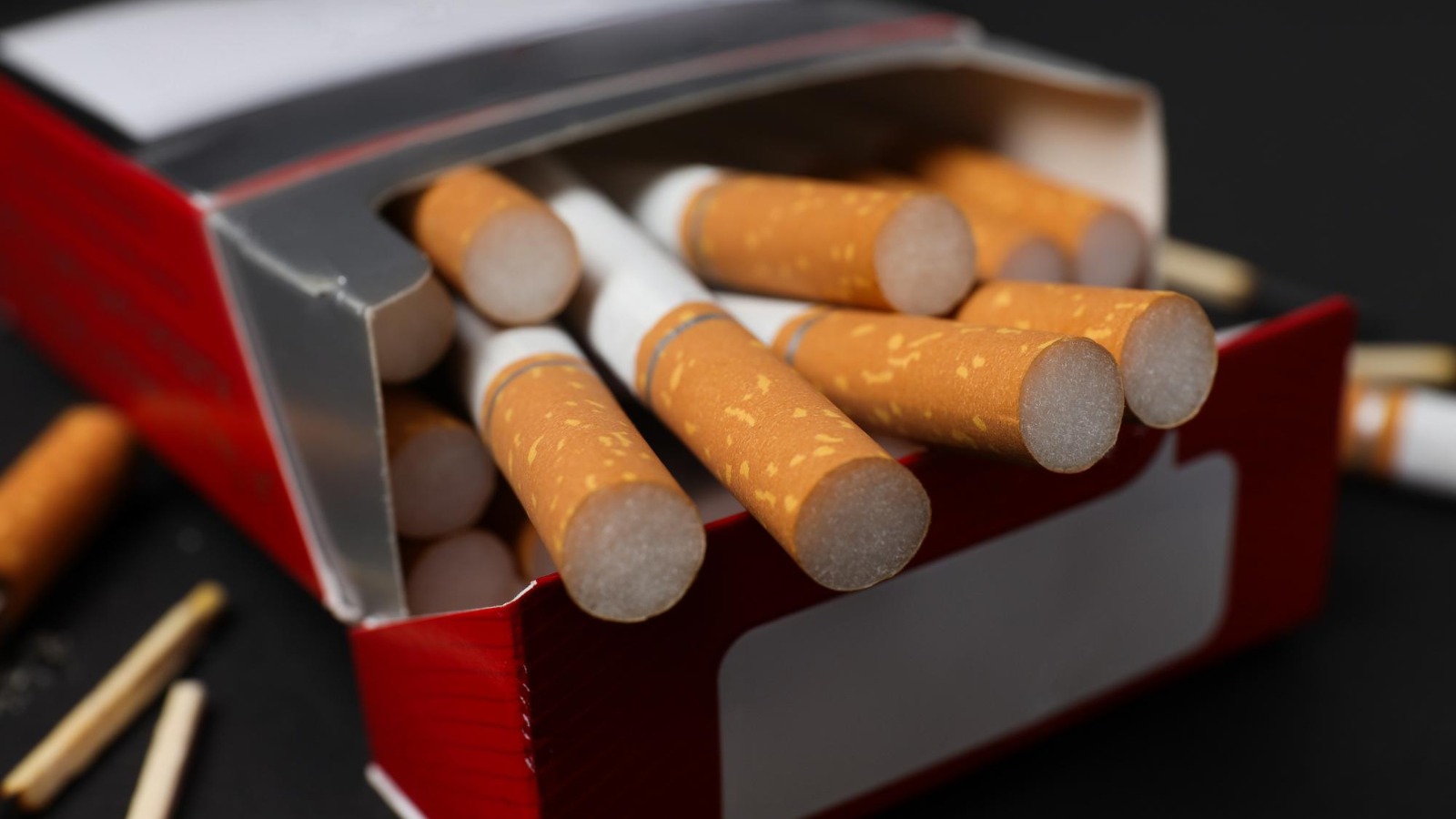 Фото новости: "Зависимость от табака в России могут начать лечить за счет средств от его продажи"