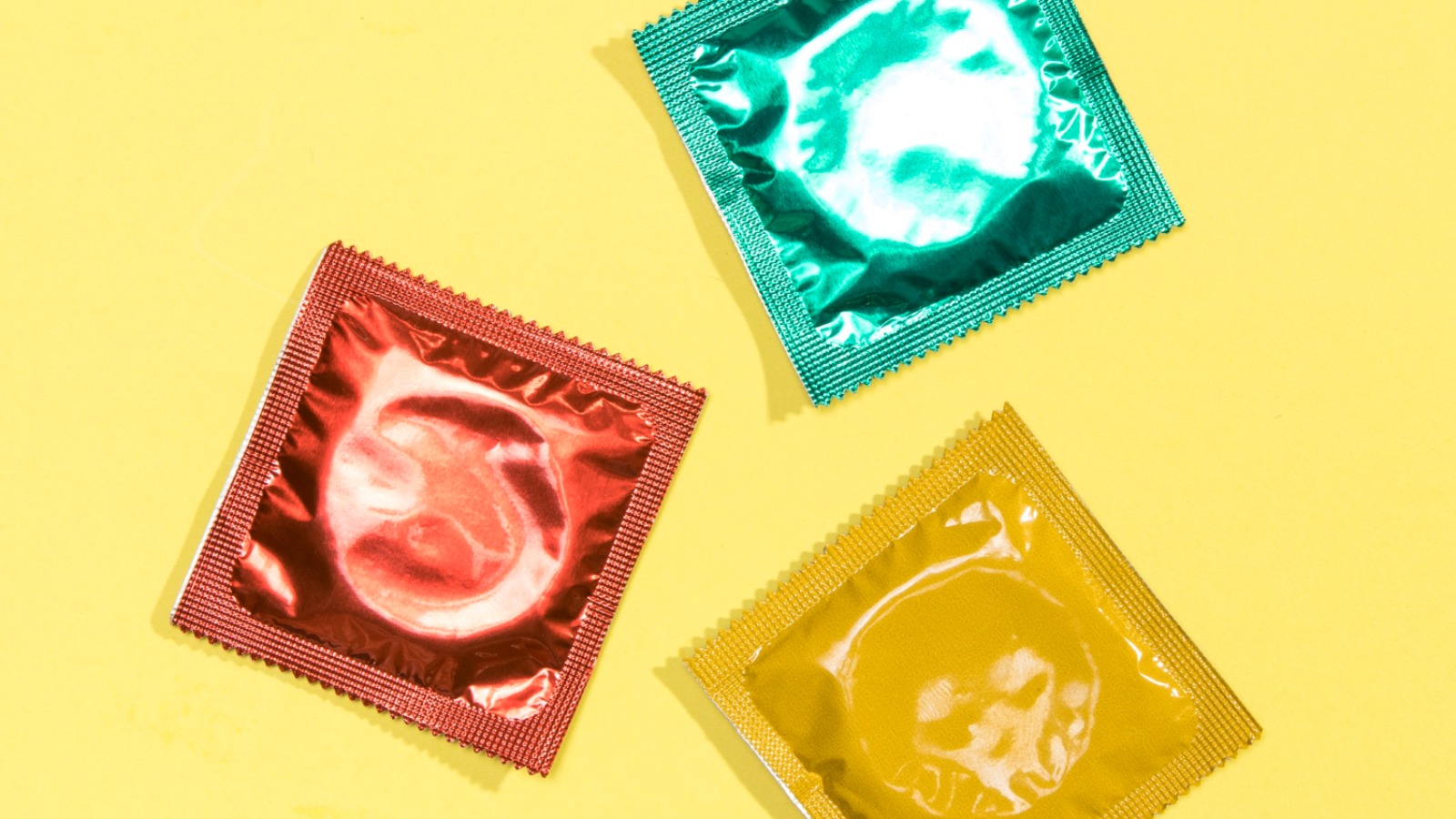 Фото новости: "Минпромторг предложил ввести обязательную маркировку презервативов и филлеров"