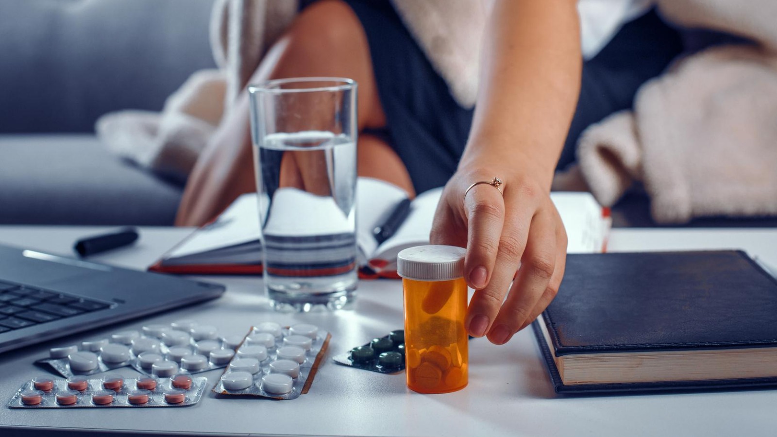 Фото новости: "Продажи аптечных средств от похмелья в России выросли на 27%"