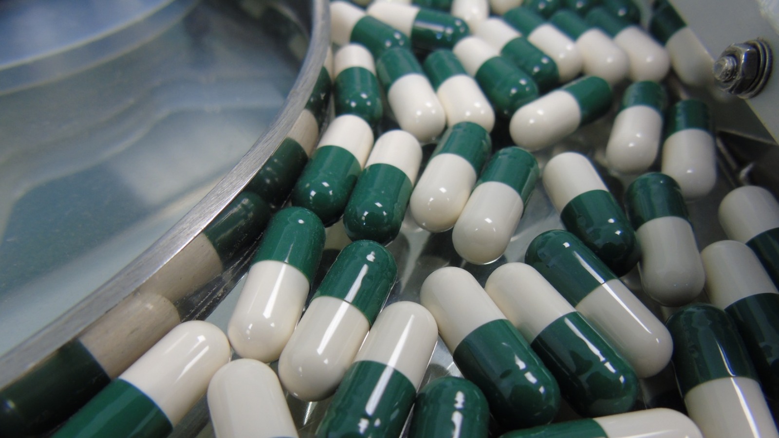 Фото новости: "Аптечные продажи БАДов для похудения выросли в России после трех лет падения"