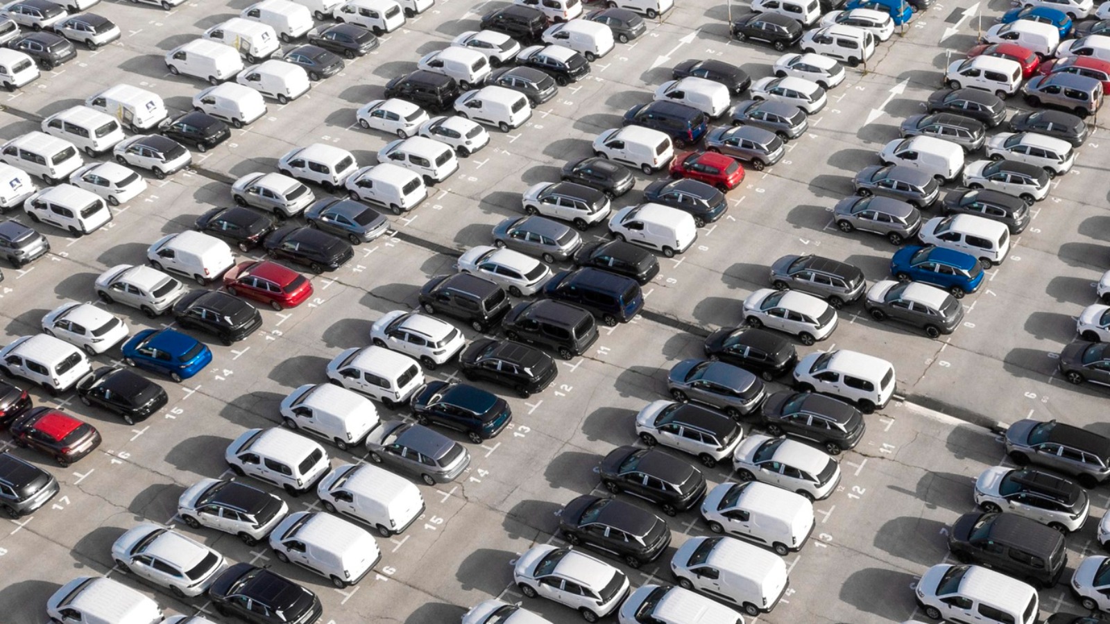 Фото новости: "В России откроются хабы по продаже подержанных машин со скидками до 40%"