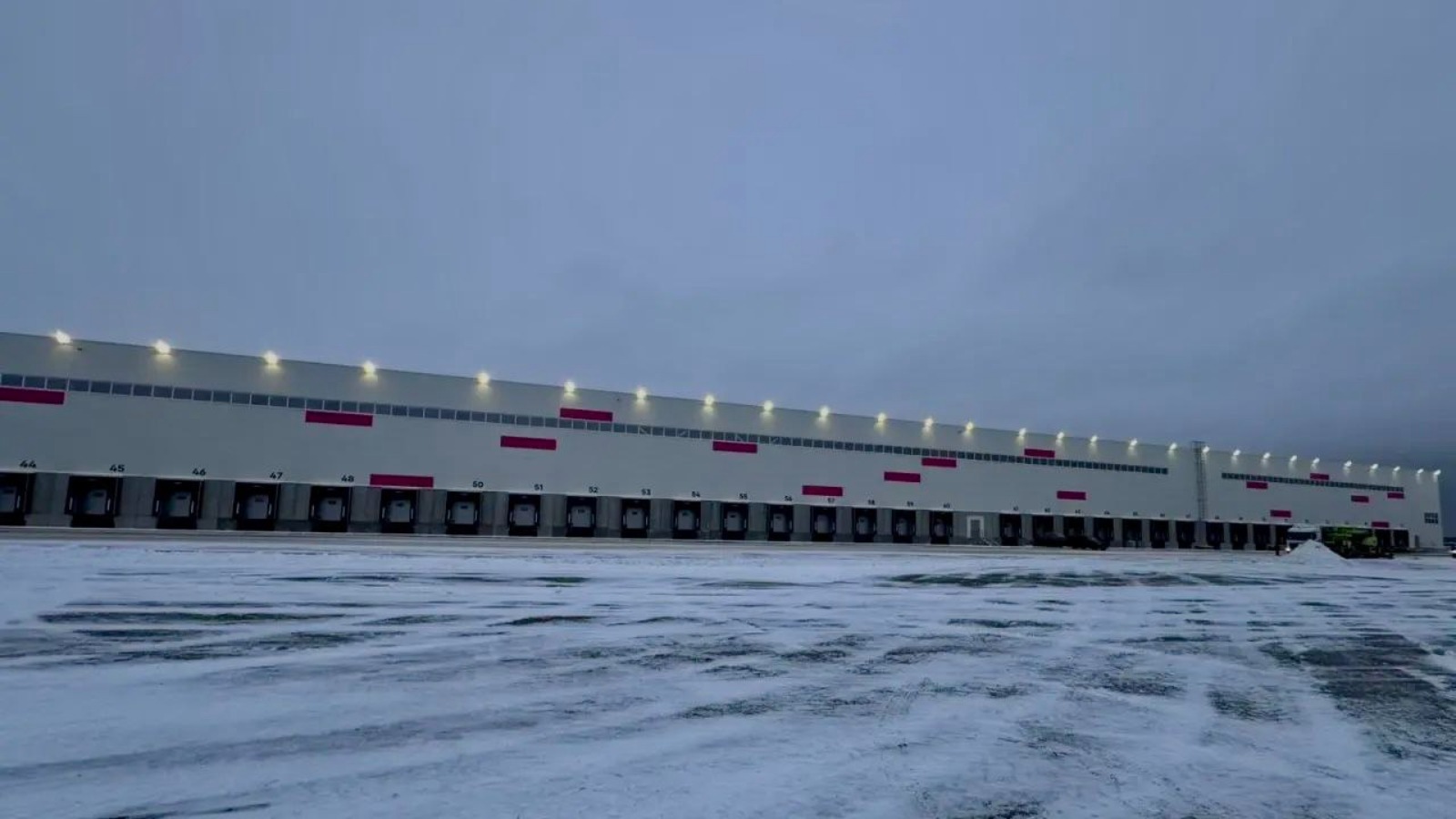 Фото новости: "Wildberries откроет роботизированный склад в Ленинградской области"