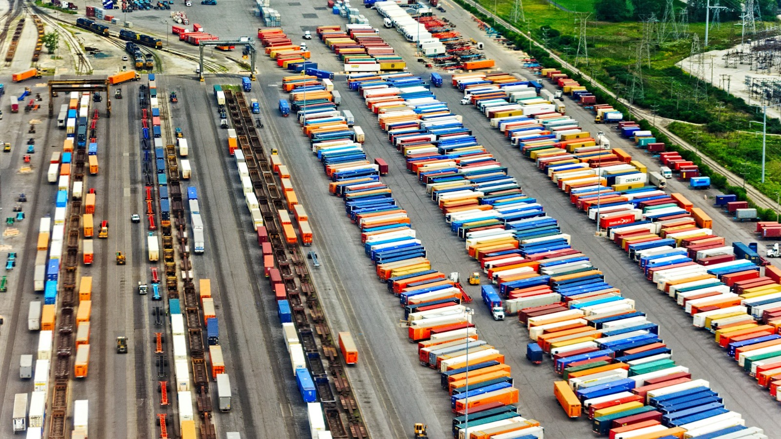 Фото новости: "Потребительские товары в России подорожают до 30% из-за ужесточения таможенного контроля"