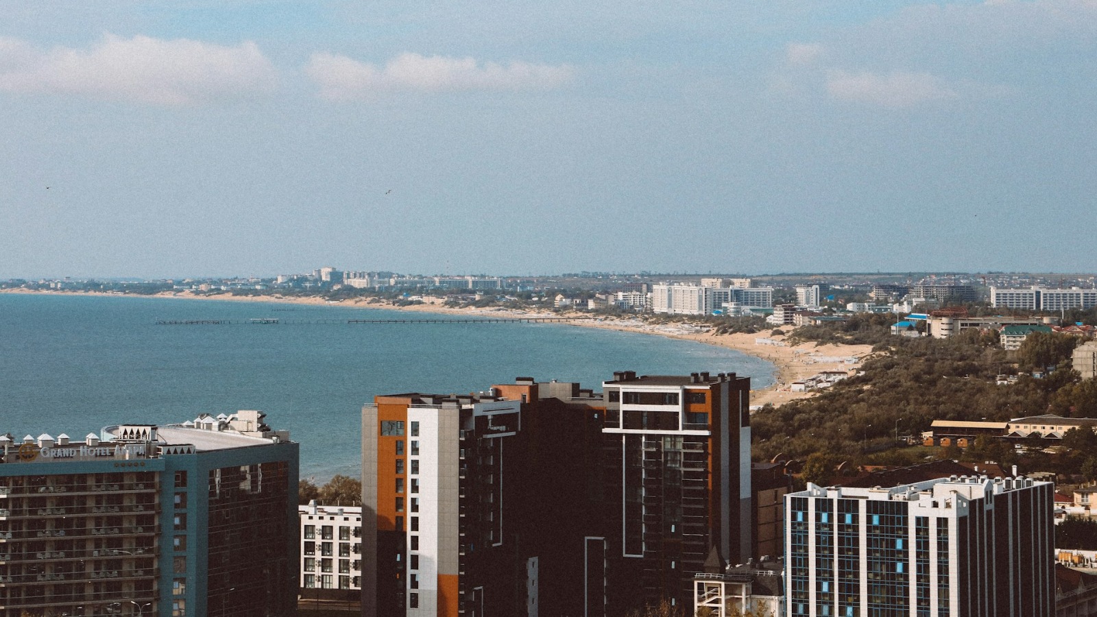 Фото новости: "Продажи туров по России снизились на 10% в 2025 г."